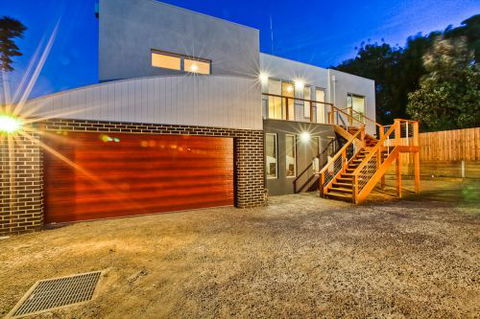 MORNINGTON PENINSULA ACCOMMODATION BEACH HOUSE - Lightning Ridge Tourism 0