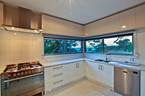 MORNINGTON PENINSULA ACCOMMODATION BEACH HOUSE - Lightning Ridge Tourism 1