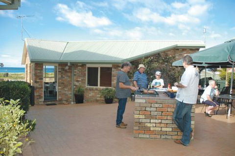 Captain's Quarters - Lightning Ridge Tourism 1
