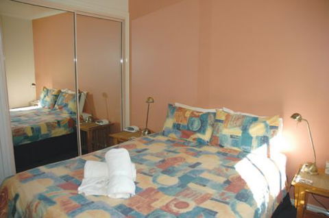 Captain's Quarters - Lightning Ridge Tourism 4
