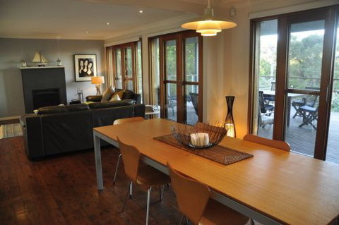 The Deck, Killcare - Lightning Ridge Tourism 0