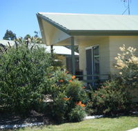 Pepper Tree Cabins - Lightning Ridge Tourism