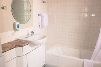 Capitol Square Hotel Sydney - Lightning Ridge Tourism 28