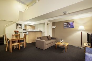 APX Parramatta - Lightning Ridge Tourism 10