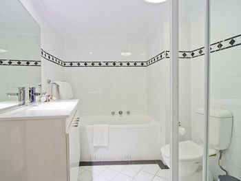 Oaks On Castlereagh, Sydney Central - Lightning Ridge Tourism 1