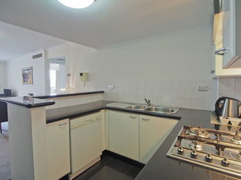 Oaks On Castlereagh, Sydney Central - Lightning Ridge Tourism 5