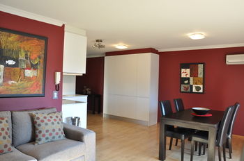 Annam Serviced Apartments - Lightning Ridge Tourism 12