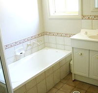 Madigan Wine Country Cottages - Lightning Ridge Tourism
