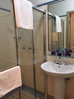 Avonmore On The Park Boutique Hotel - Lightning Ridge Tourism 0