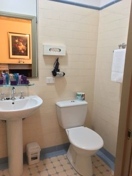 Avonmore On The Park Boutique Hotel - Lightning Ridge Tourism 2