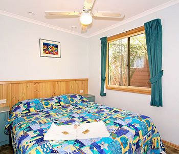 Gateway Lifestyle Lorikeet - Lightning Ridge Tourism 1