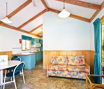 Gateway Lifestyle Lorikeet - Lightning Ridge Tourism 2