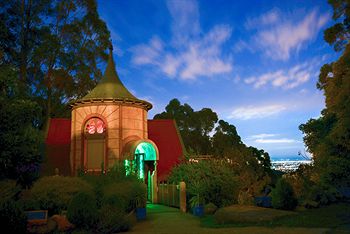 A Camelot Tower & Penthouse - Lightning Ridge Tourism 11