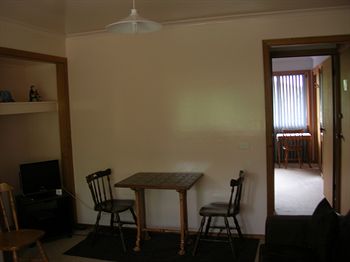 A Camelot Tower & Penthouse - Lightning Ridge Tourism 17