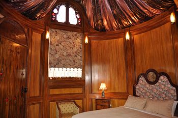 A Camelot Tower & Penthouse - Lightning Ridge Tourism 22
