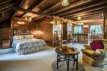 A Camelot Tower & Penthouse - Lightning Ridge Tourism 36