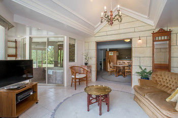 A Camelot Tower & Penthouse - Lightning Ridge Tourism 43