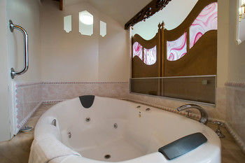 A Camelot Tower & Penthouse - Lightning Ridge Tourism 51