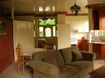 A Camelot Tower & Penthouse - Lightning Ridge Tourism 3