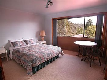 A Camelot Tower & Penthouse - Lightning Ridge Tourism 4
