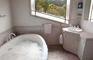 A Camelot Tower & Penthouse - Lightning Ridge Tourism 5