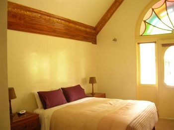A Camelot Tower & Penthouse - Lightning Ridge Tourism 7