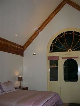A Camelot Tower & Penthouse - Lightning Ridge Tourism 8