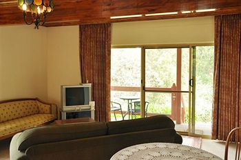 A Camelot Tower & Penthouse - Lightning Ridge Tourism 10