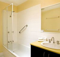 Beach Breakers Resort - Lightning Ridge Tourism