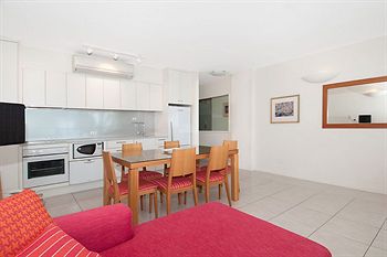 Fairshore Noosa - Lightning Ridge Tourism 36