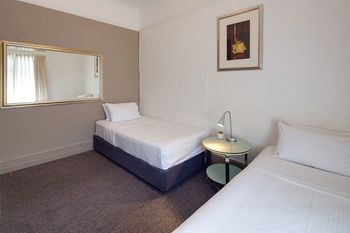 Neutral Bay Lodge - Lightning Ridge Tourism 7