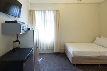 Neutral Bay Lodge - Lightning Ridge Tourism 8