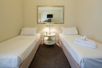 Neutral Bay Lodge - Lightning Ridge Tourism 9