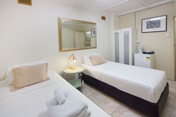 Neutral Bay Lodge - Lightning Ridge Tourism 11