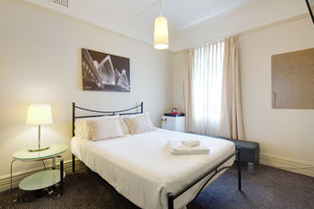 Neutral Bay Lodge - Lightning Ridge Tourism 24