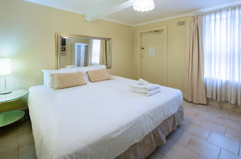 Neutral Bay Lodge - Lightning Ridge Tourism 31