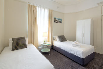 Neutral Bay Lodge - Lightning Ridge Tourism 41