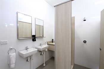 Neutral Bay Lodge - Lightning Ridge Tourism 0