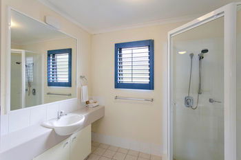 The Point Coolum - Lightning Ridge Tourism 7