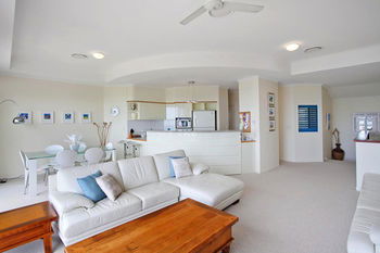 The Point Coolum - Lightning Ridge Tourism 39