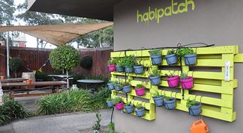 Habitat HQ - Hostel - Lightning Ridge Tourism 24