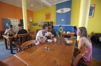 Bondi Beachouse Backpackers YHA - Hostel/Backpacker - Lightning Ridge Tourism 1
