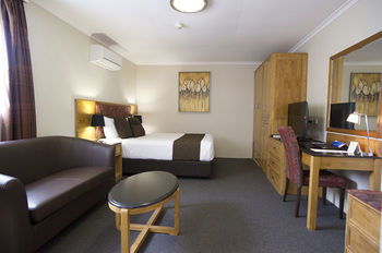 Noah's Mid City Motor Inn - Lightning Ridge Tourism 1