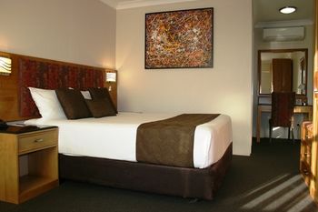 Noah's Mid City Motor Inn - Lightning Ridge Tourism 3