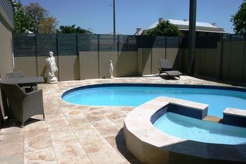 Noah's Mid City Motor Inn - Lightning Ridge Tourism 5