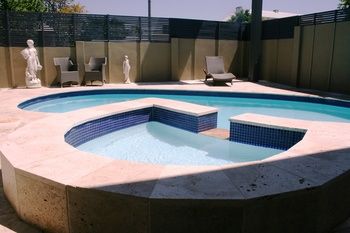 Noah's Mid City Motor Inn - Lightning Ridge Tourism 13