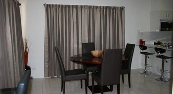 Noah's Mid City Motor Inn - Lightning Ridge Tourism 22