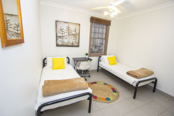 Sinclairs Bondi - Lightning Ridge Tourism 10