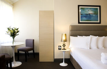 St Marks Lodge - Lightning Ridge Tourism 15