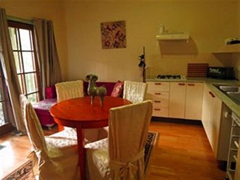Barrington Wilderness Cedar Lodge Accommodation - Lightning Ridge Tourism 0